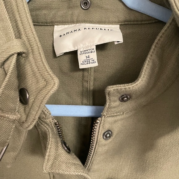 Banana Republic belted Jean jacket. Army green. - Picture 3 of 7